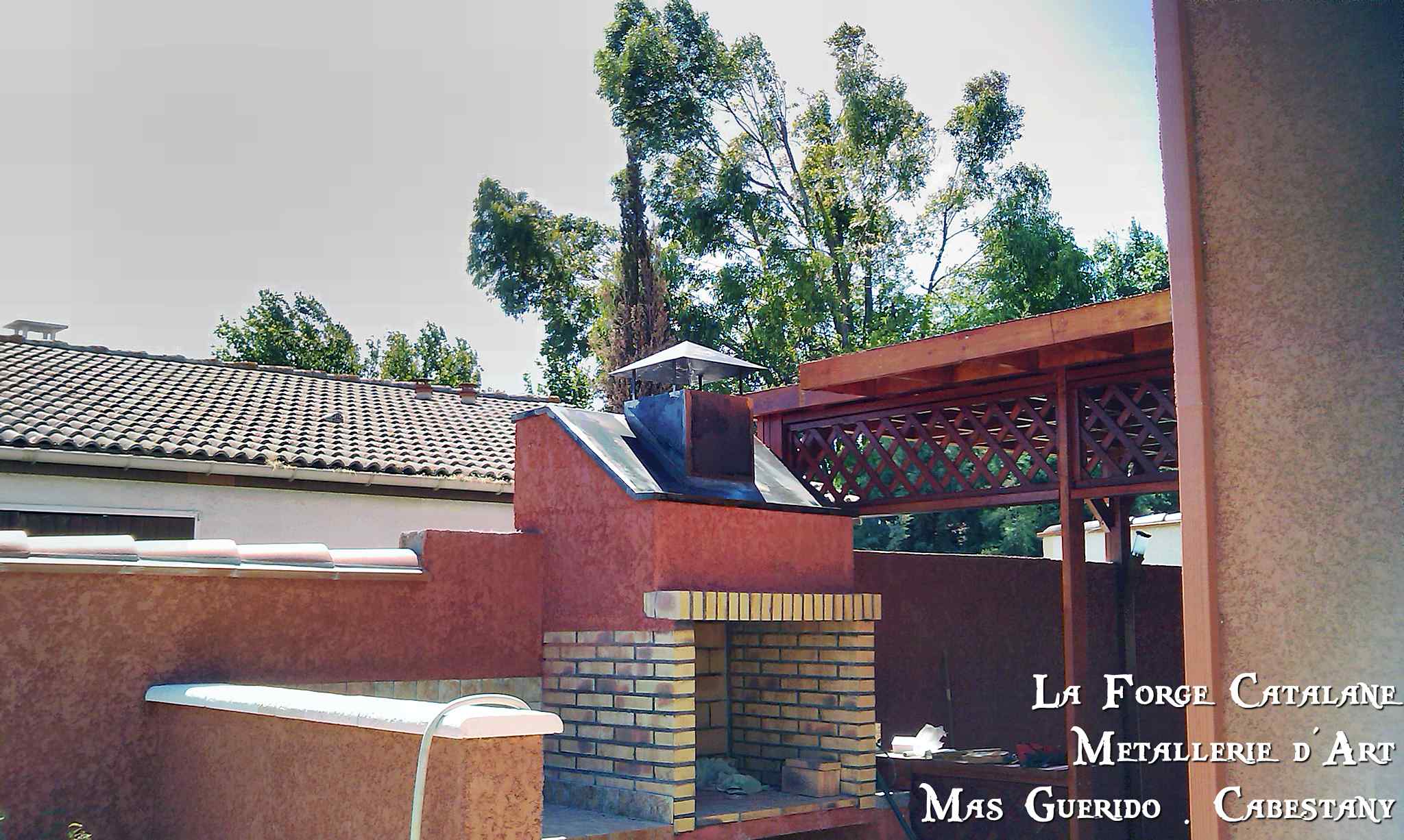 hotte de barbecue  avec chapeau forge catalane.jpg